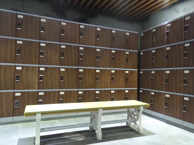 广州健身俱乐部木纹色塑料柜