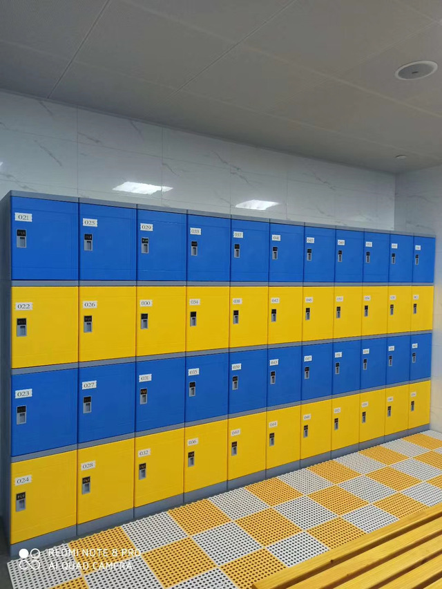 游泳池水上乐园为什么要选ABS塑料更衣柜